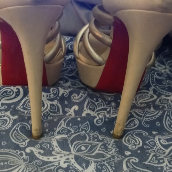 Red bottoms - Picture 1 of 3